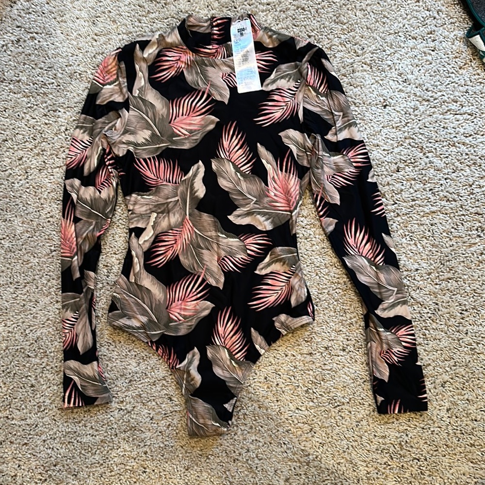 Billabong size medium swimsuit long sleeve rash guard cheeky